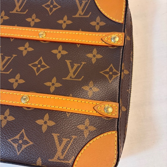 Beautiful Louis Vuitton Soft Trunk Monogram Messenger - Picture 7 of 16